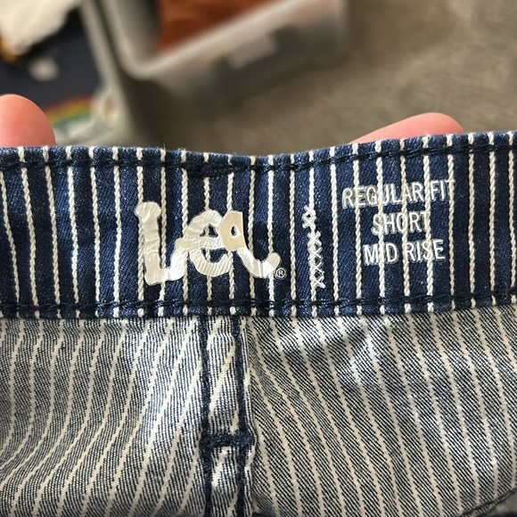 Lee Striped Mid Rise Shorts - Picture 6 of 7